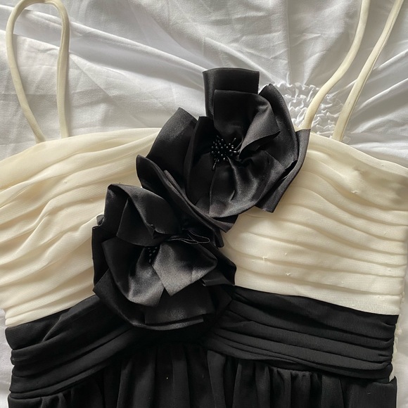 Prom Dress - Picture 2 of 4